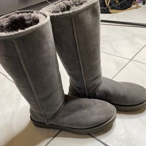 Grey women’s Ugg boots